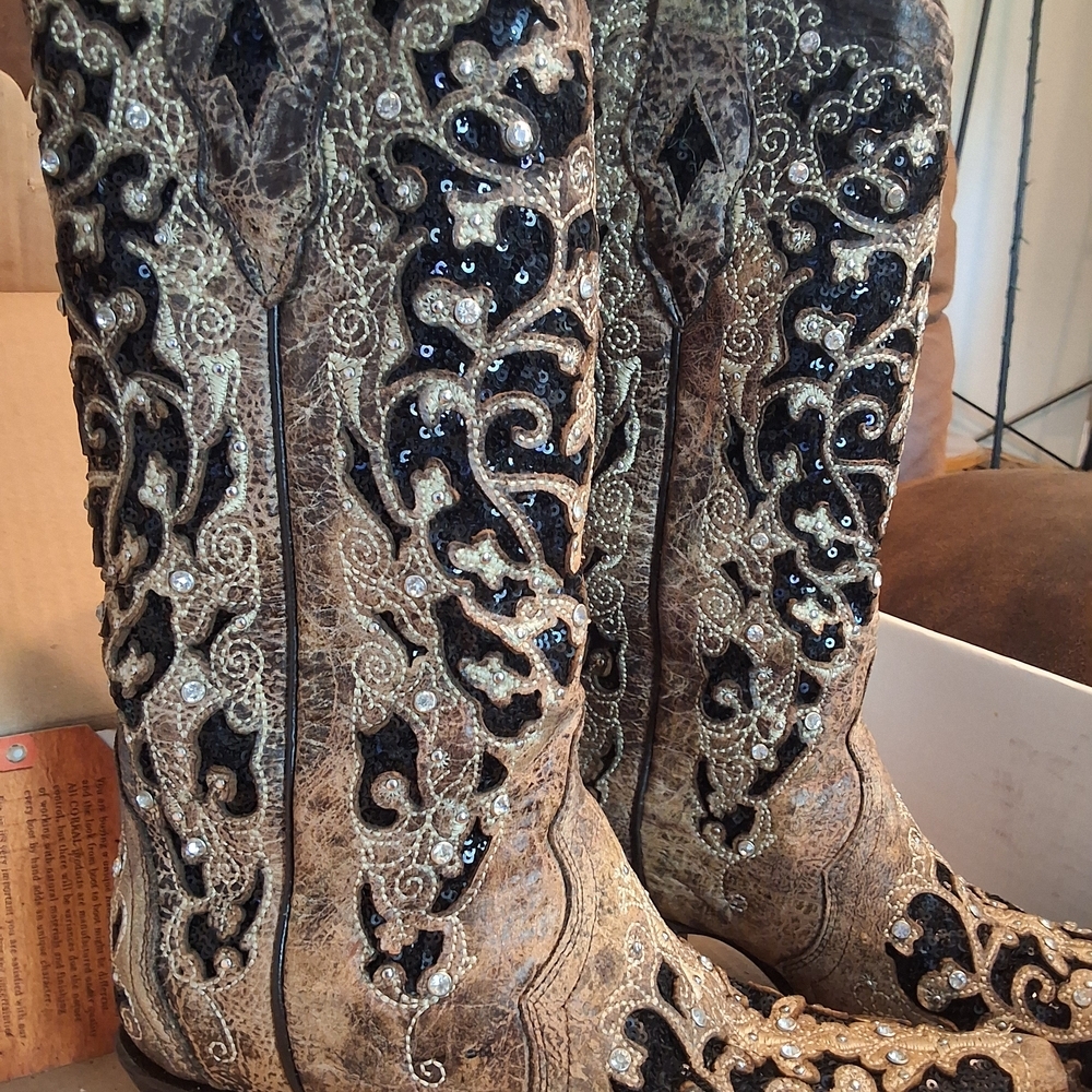 Corral Black and Tan Heeled Boots with Intricate Design